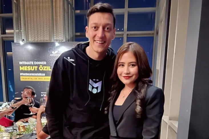 Unggah Foto Bareng,...