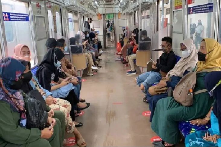 3 Istilah Pengguna KRL...