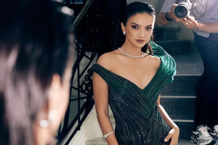 Raline Shah Kenakan...