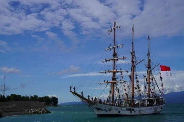 Spesifikasi KRI Dewaruci,...