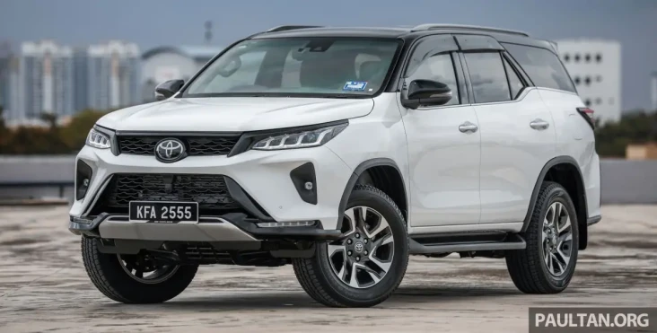 Toyota Fortuner dengan...