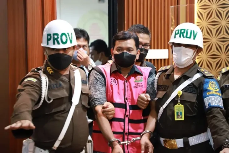 Kejagung Tahan Tersangka...