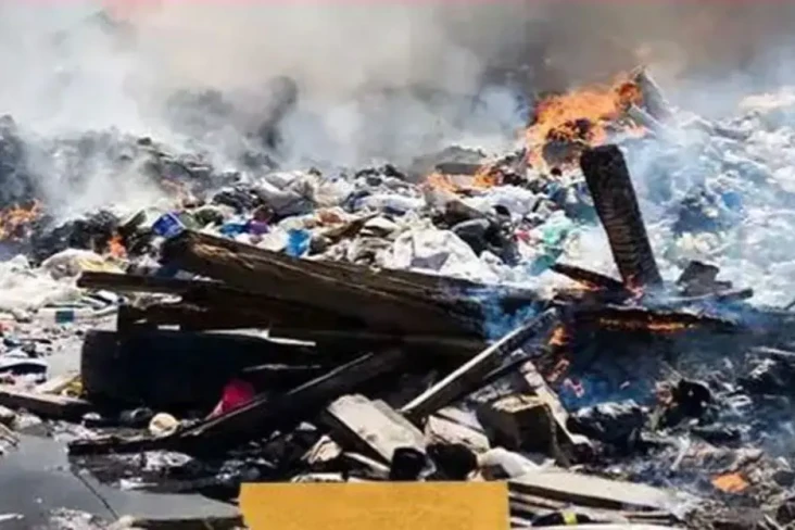 Bakar Sampah Sembarangan,...