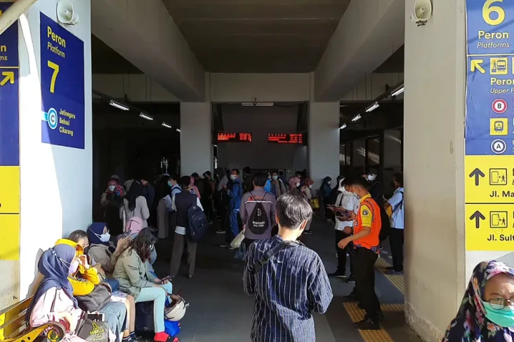 Cegah Penumpukan Penumpang...