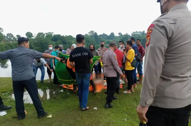 Mayat Dalam Karung di...