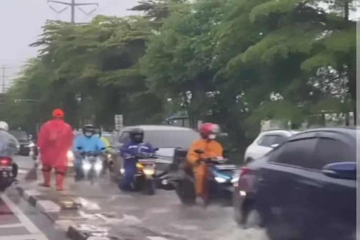 Hujan Deras, Laju Kendaraan...