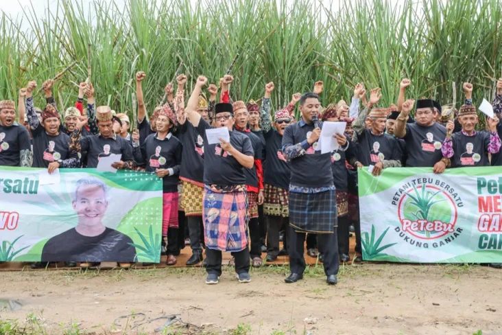 Ratusan Petani Tebu...