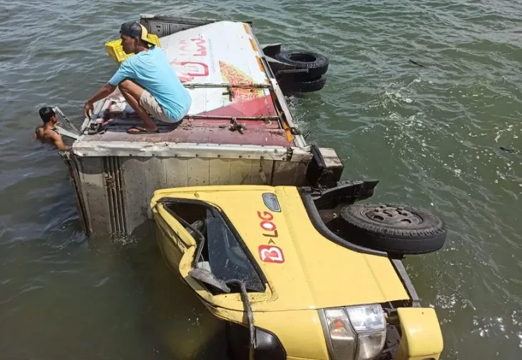 Mobil Boks Pengangkut...