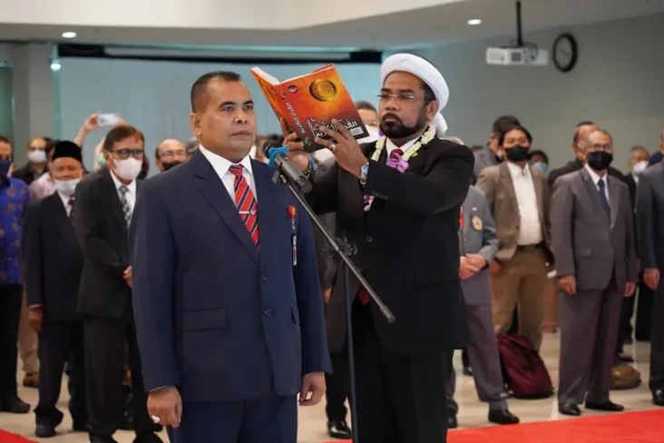 Jadi Rektor Moestopo,...