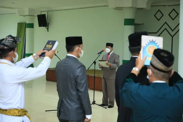 Atas Nama Bupati Winarti,...