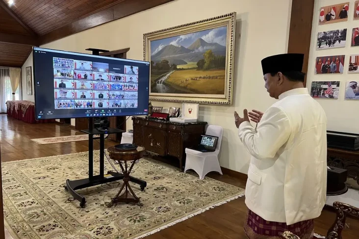 Intip Gaya Menhan Prabowo...