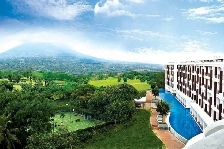 10 Hotel Bernuansa Alam...