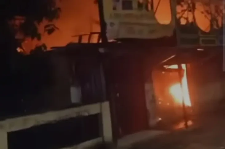 Kios Gadai Terbakar...