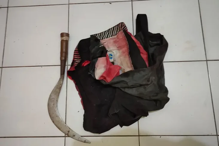 Tersulut Api Cemburu,...
