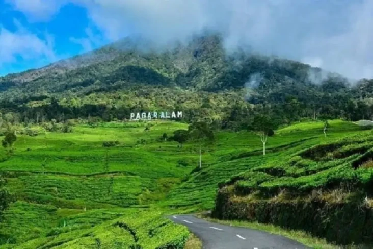 Gunung Dempo Meletus,...