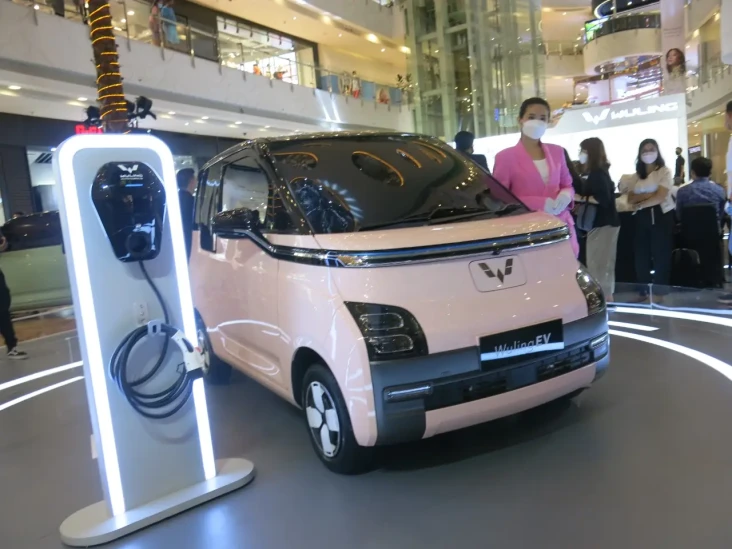 Ini Bedanya Wuling EV...