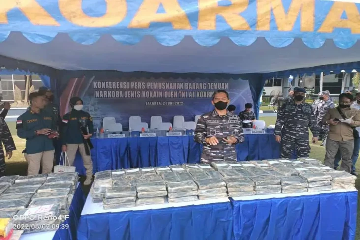 TNI AL Musnahkan Kokain...