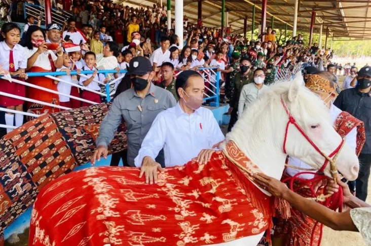 Momen Jokowi Nonton...
