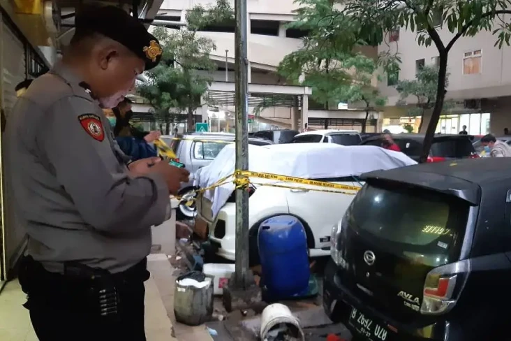 Terjatuh dari Lantai...