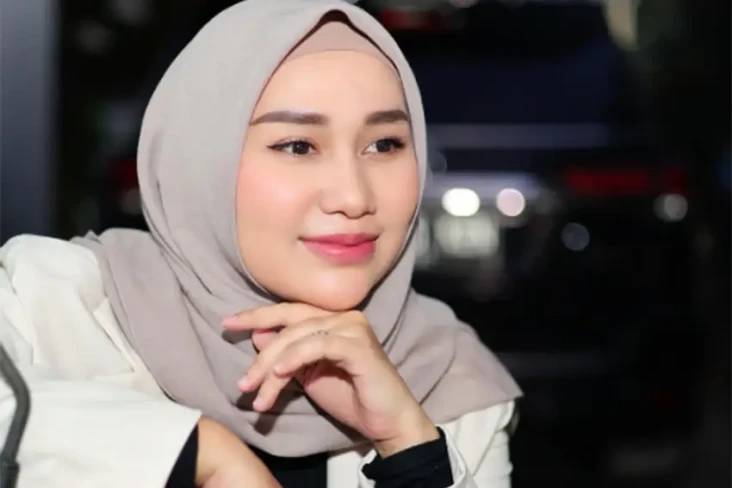 Istri Putra Siregar...