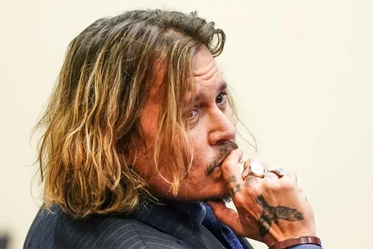 Johnny Depp Menangkan...
