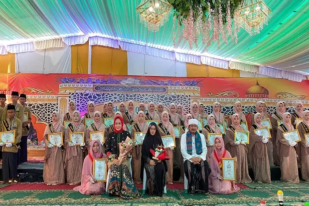 Bupati Winarti Hadiri...