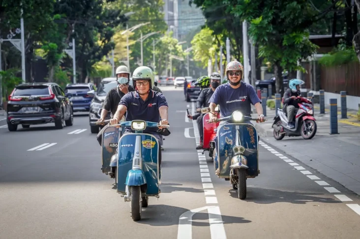 Sandiaga Uno Jajal Skuter...