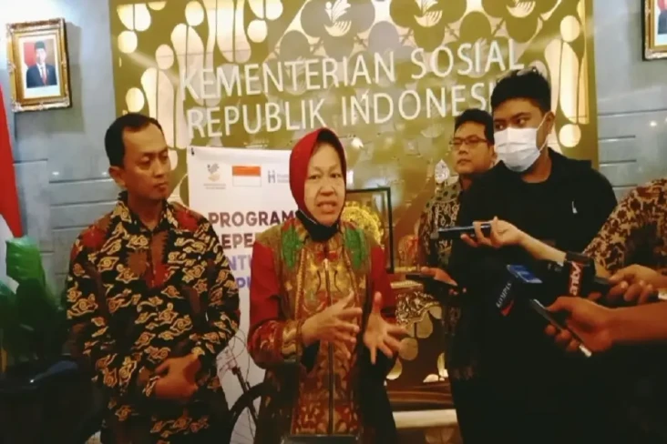 Mensos Salurkan Bantuan...