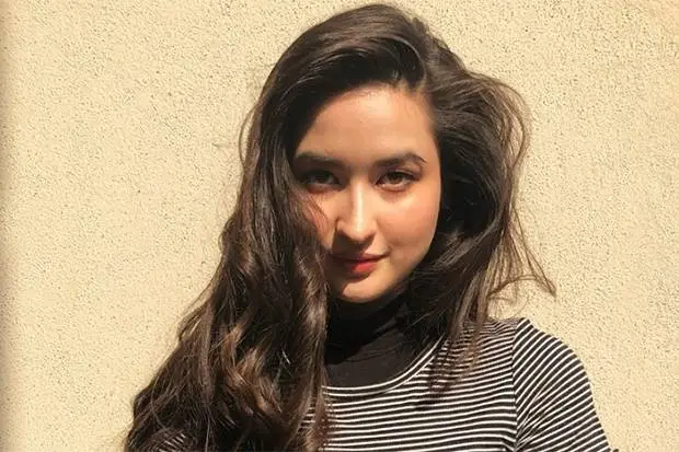 Stephanie Poetri Sempat...