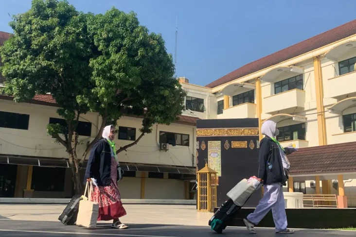 408 Calhaj Kloter Pertama...