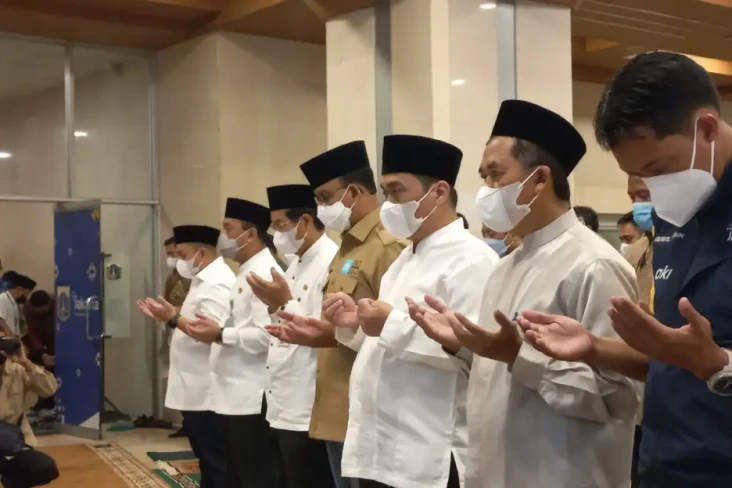 Anies dan Ariza Laksanakan...