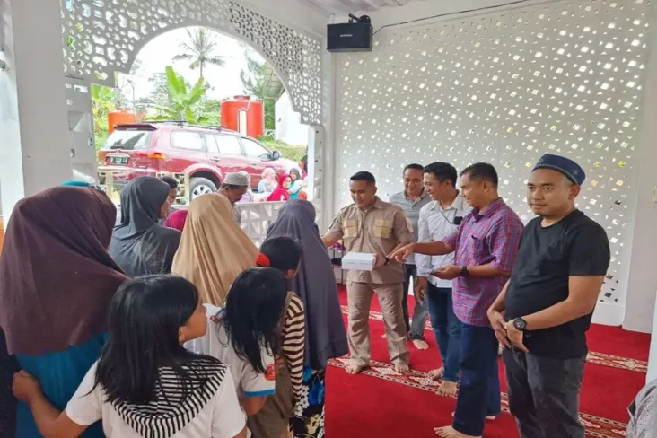 Dibangun 6 Bulan, Masjid...