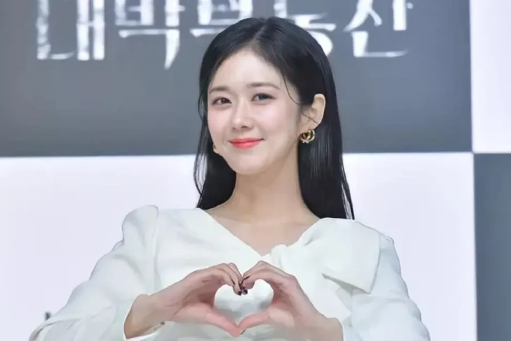 Jang Nara Umumkan akan...