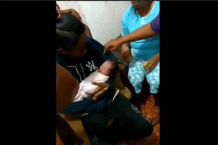Bayi Laki-laki Dibuang...