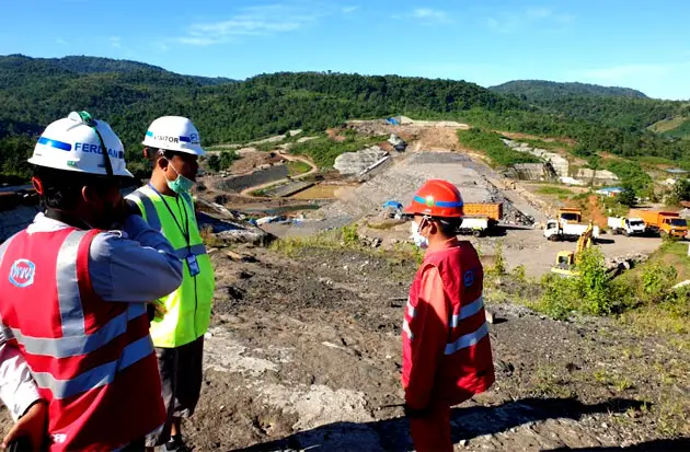 Tinjau Proyek Bendungan...