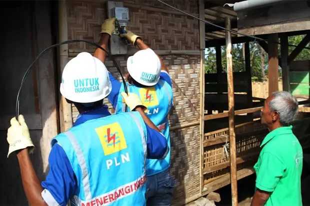 PLN Beri Bantuan Penyambungan...