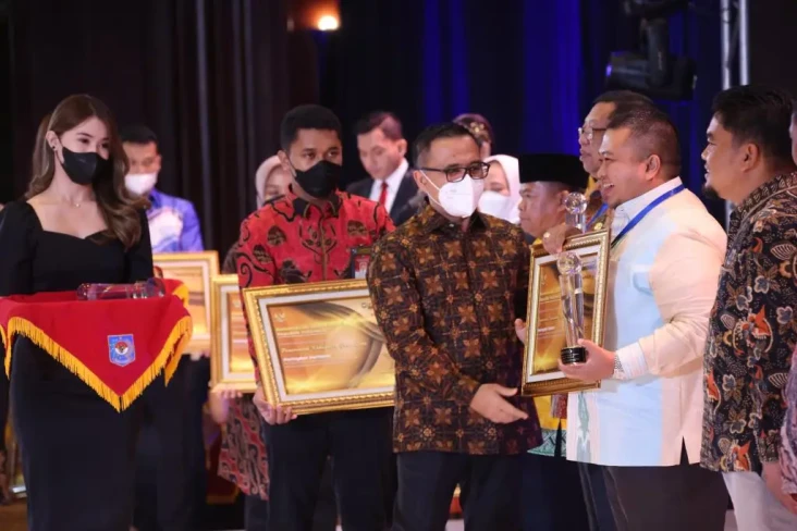 Lampaui Pendapatan 2021,...