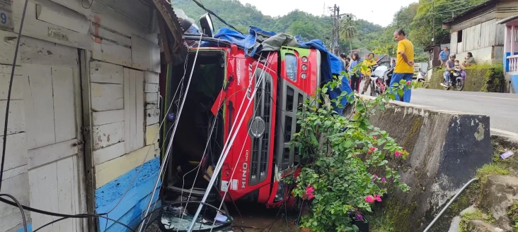 Sopir Mengantuk, Truk...
