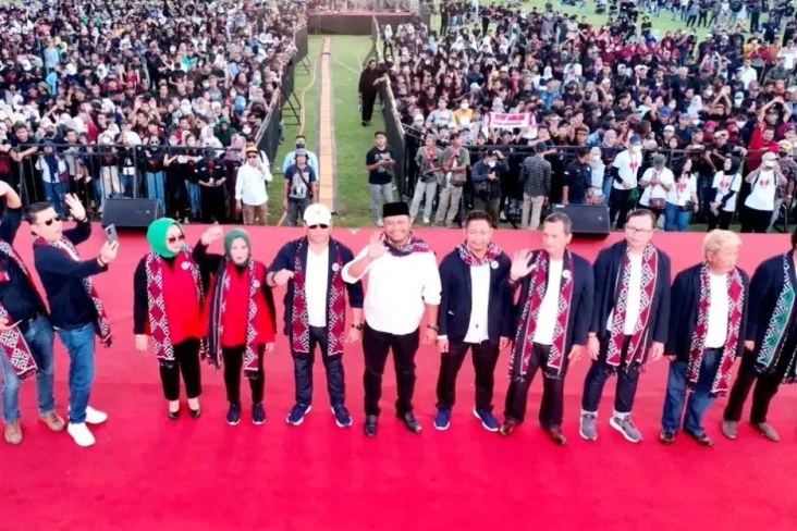 Puluhan Ribu Warga Desa...