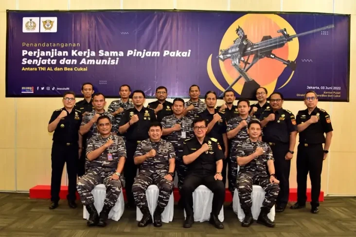 Pinjam Senjata TNI AL,...