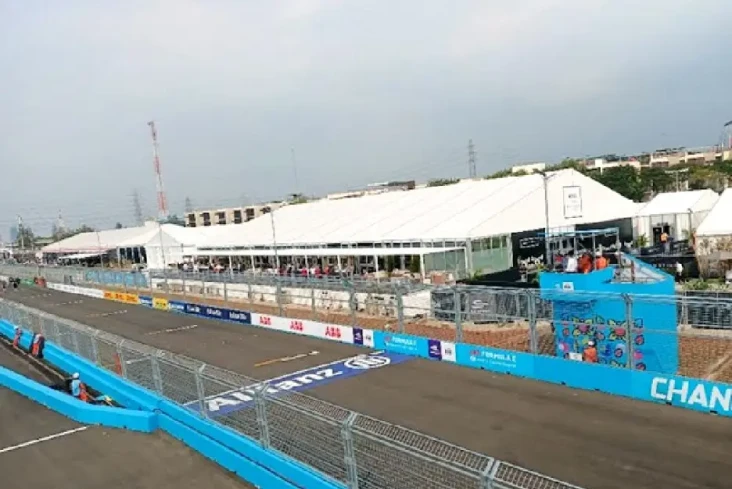 Presiden Jokowi Nonton...