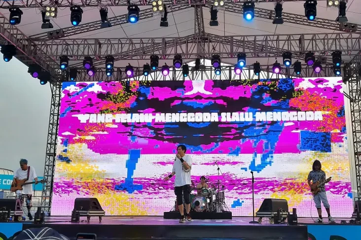 Gigi Meriahkan Panggung...