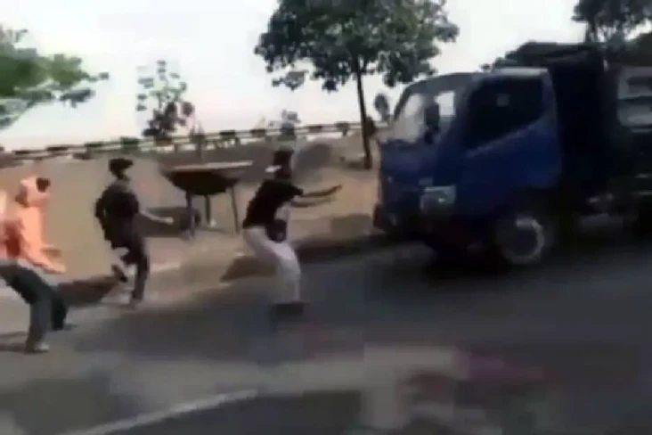 Marak Aksi Cegat Truk...