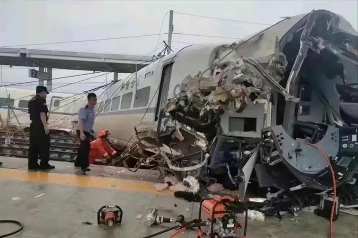 Kereta Api Cepat di...