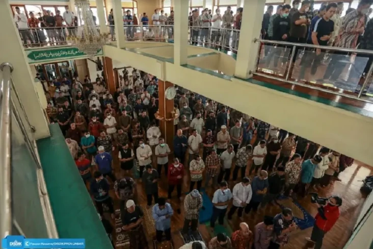 Gelar Salat Gaib, Ribuan...