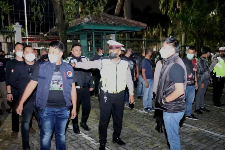 Polres Metro Jakbar...