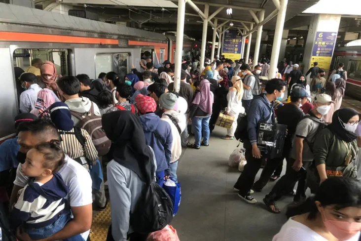 Tren Lonjakan Pengguna...