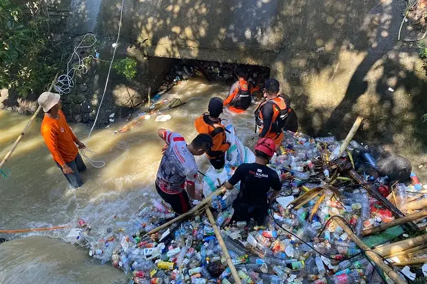 Pemuda Dikabarkan Hanyut...