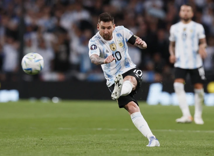 Messi Cetak 5 Gol dalam...