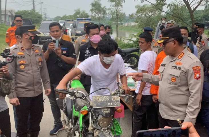 Fortuner Tabrak Pemotor...